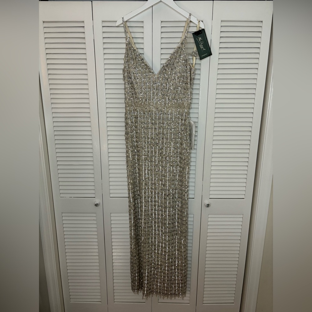 Mac Duggal Geometric Embellished Crystal Drop VNeck Gown Nude Silver Size 10 NWT